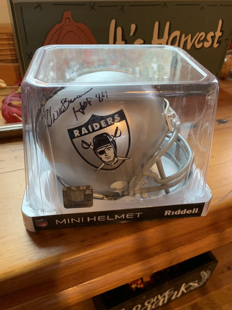 Gonna start the giveaway for this beauty next week! Make sure you’re following me, and when the post hits, give it a retweet! Post will drop Sunday after the Jets game with winner announced prior to the Chiefs game! #Raiders #RaiderNation