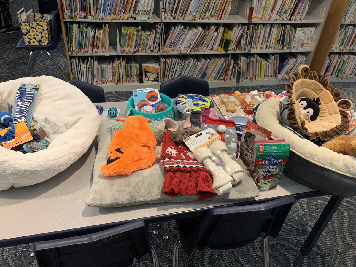 bax_kellison's tweet photo. Kellison GOTR wanted to help @4Paws4Rescue for their community impact project! The girls raised $156 and donated lots of things to help all the furry friends in need. What a great way to end our season and celebrate! @gotrstl @KellisonPrin #proudcoach #KellisonTigers https://t.co/bdeGXKZxyH