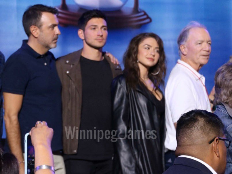 #cin at the Q&A at the end of #dayofdays2019 . @victoriakonefal, @MrRobertScott and the other actors of @nbcdays were joined by two special guests: #daysofourlives executive producer #kencorday; & head writer @carlivatiron 👍 #dayofdays @TeamCiaraBen @TeamRobWilson