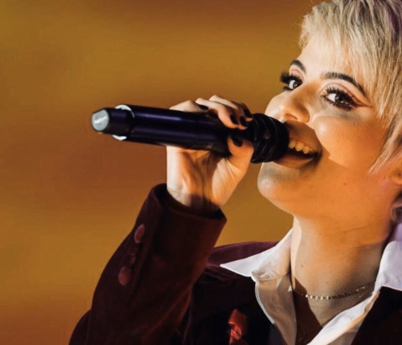 AlbaRecheChile's tweet photo. 🔴 | #AlbaRecheInRed 
Más fotografías de Alba durante su actuación en la #GalaSida2019 de @PeopleInRedGala, donde cantó Quimera ❤️

 📸: Vía @CarlotaSerarols https://t.co/dRojxCNeKK