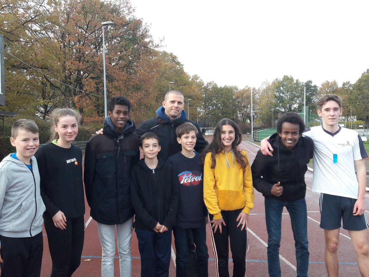 Vorige week namen we met een gemengd team van het Atlas College deel aan het Vlaamse kampioenschap veldlopen. We behaalden twee maal een 5de plaats. Proficiat aan alle deelnemers.