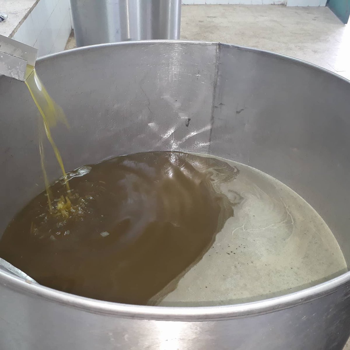 AkramFourati2's tweet image. Our extra virgin olive oil
New season!!
huileriefourati.com
#oliveoil #oliveoilimport #newstyle #foodwholesaler #foodretailer #foodindustry #healthiest #extravirginoliveoil #bestseller