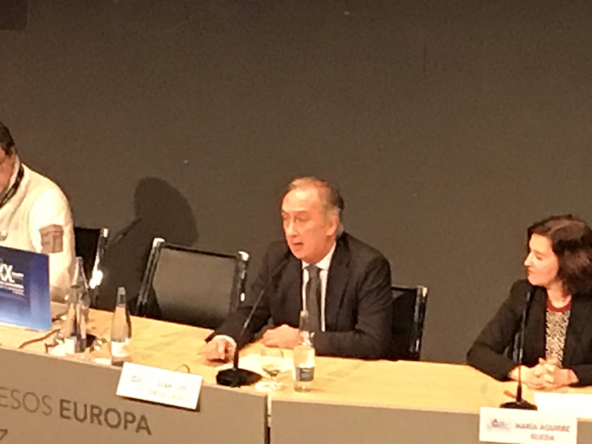 IIS_Bioaraba's tweet photo. Inaugurazio-mahaiaren itxiera Juan Diego, #Osakidetza-ko Zuzendari Nagusia #Bioaraba #JornadasBioaraba2019 https://t.co/9cCP5KJoqJ