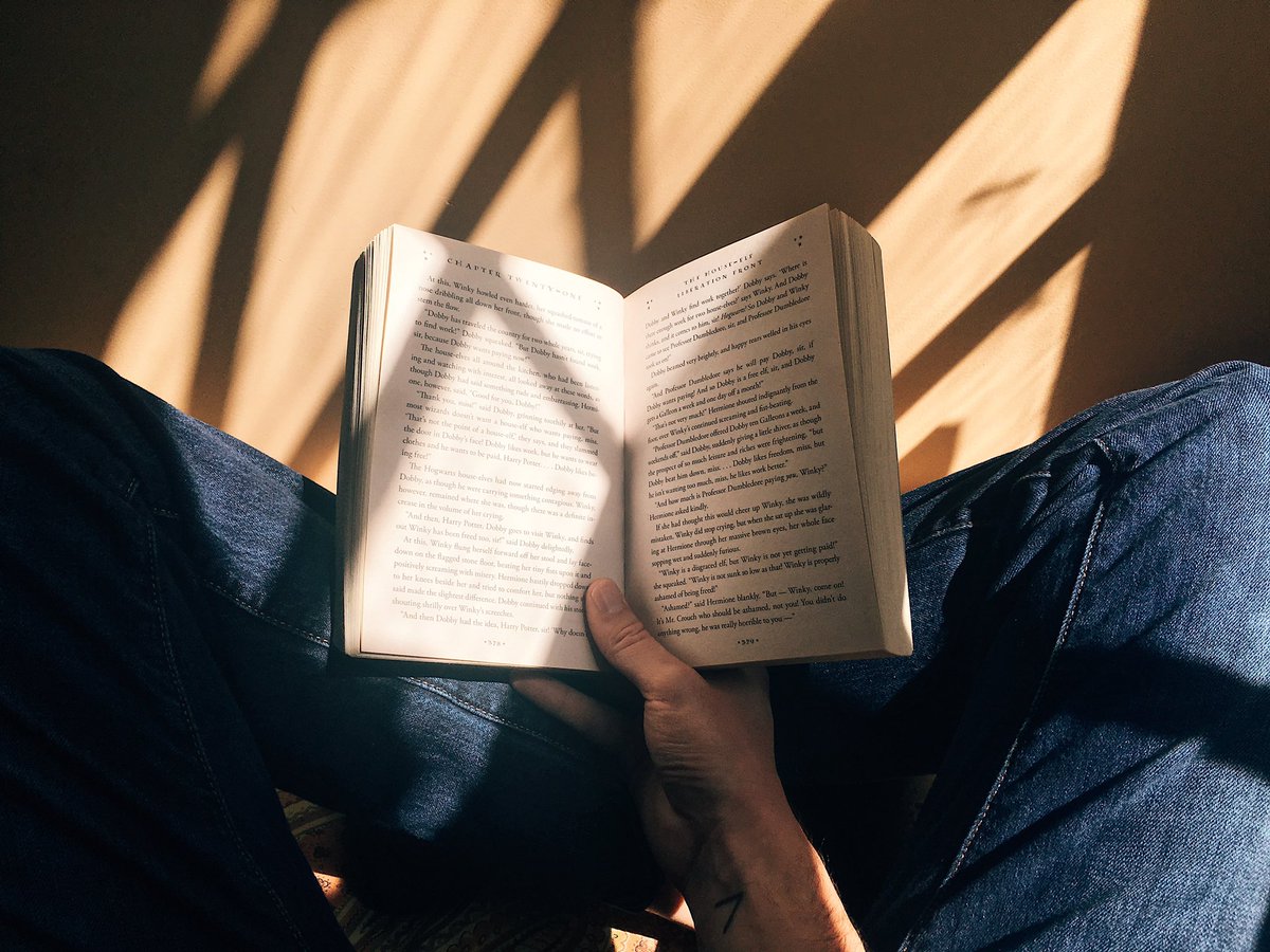 andycowle's tweet photo. No-one is ‘too busy to read’ 📚 Don’t wait for your holiday or an hour’s peace. Get that book, give it just 15 mins per day ⏰ and that’s about 10 pages per day. In 30 days you’ve read an average-sized novel. That’s 12 books per year. Welcome back to #reading  💪 😃 #books https://t.co/1kS8fwuDsn