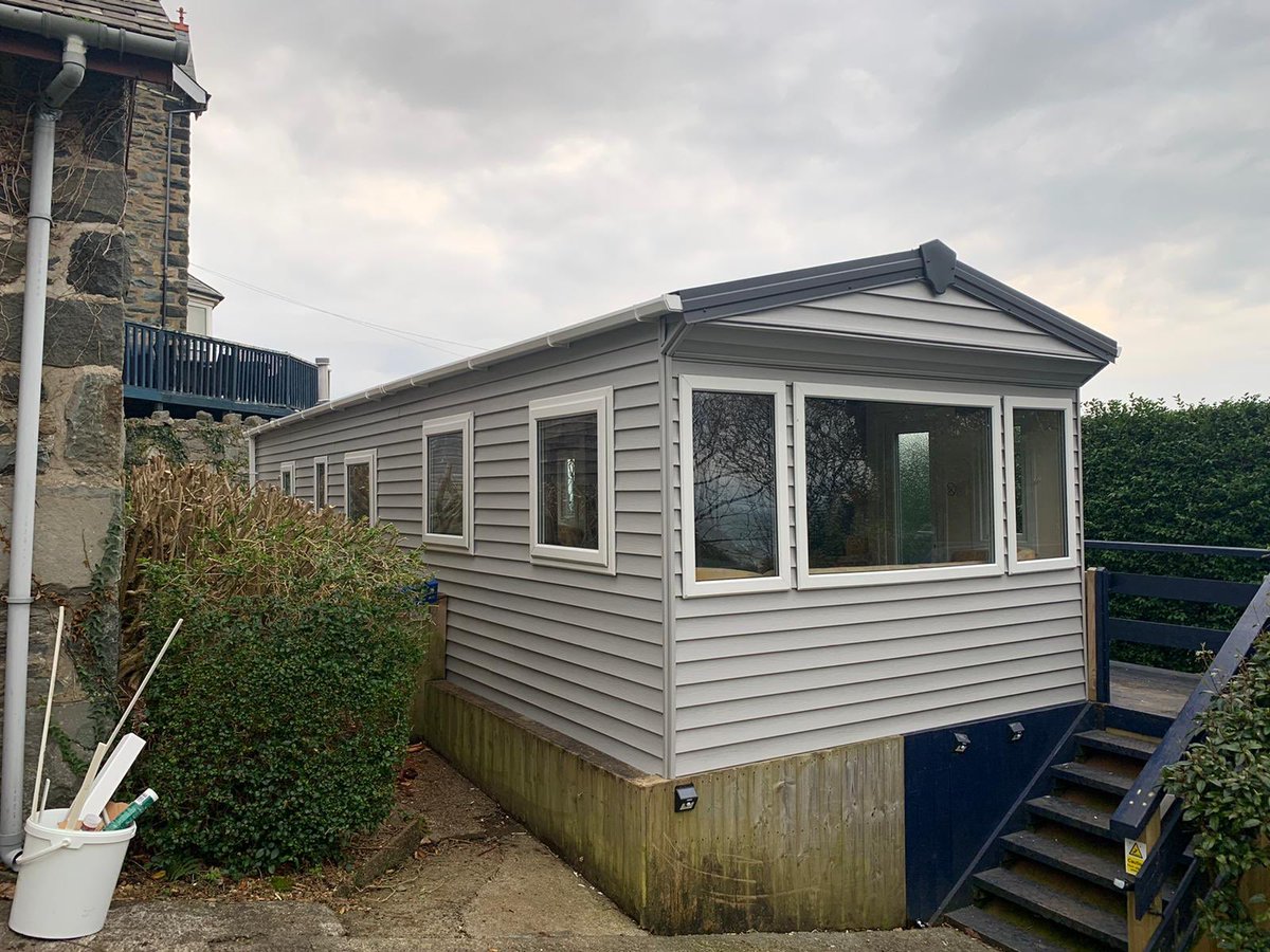 oipstatic's tweet image. Before and after at Barmouth. Cosalt Static re roof and re clad