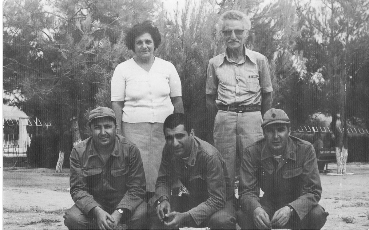 20 Kasım: Sevgili annem ve  öğretmenim Mukaddes Gezmiş'in ölüm yıldönümü. 1976 yılından bir anı; yedek subay öğrenci olarak askerlik görevini yaparken annem ve babam Cemil Gezmiş ziyarete gelmişlerdi.  Ortada ben ve sağ yanımda Av. Celal Ülgen. 
Nur içinde uyuyun güzel insanlar..