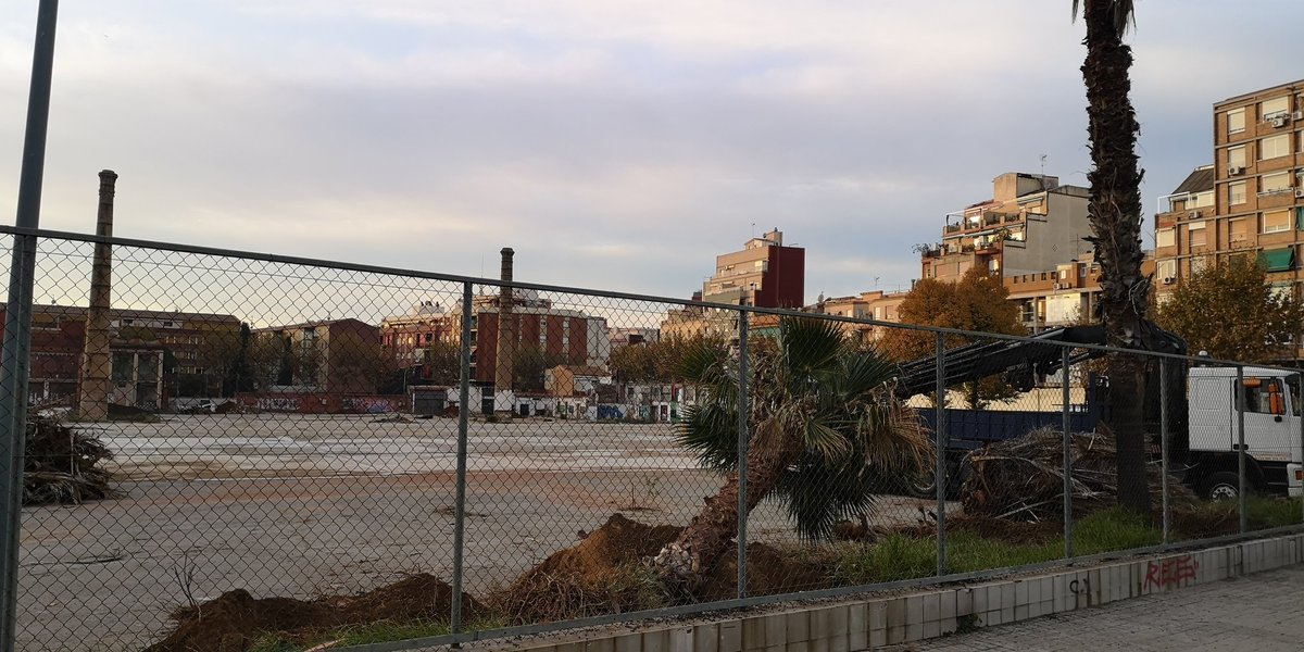 #unaltrelhespossible <a href="/XarxaGrogaLH/">Xarxa Groga L'H</a> <a href="/salvemalhambra/">Plataforma Salvem el Parc de l'Alhambra</a> <a href="/nuriamarinlh/">Núria Marín/❤️</a> <a href="/lh_estrella/">Estrella de L'H</a> <a href="/CanTrinxetViu/">Can Trinxet Viu</a> <a href="/ElBellvis/">Defensem el Castell de Bellvís</a> <a href="/lasaboga/">Mírate</a> <a href="/elperiodicoLH/">EL PERIÓDICO L’Hospitalet</a> continúa l'ecogenocidi a una de les ciutats menys respectuoses amb el medi natural d'Europa. Adéu a les palmeres de Cosme Toda, hola gentrificació!