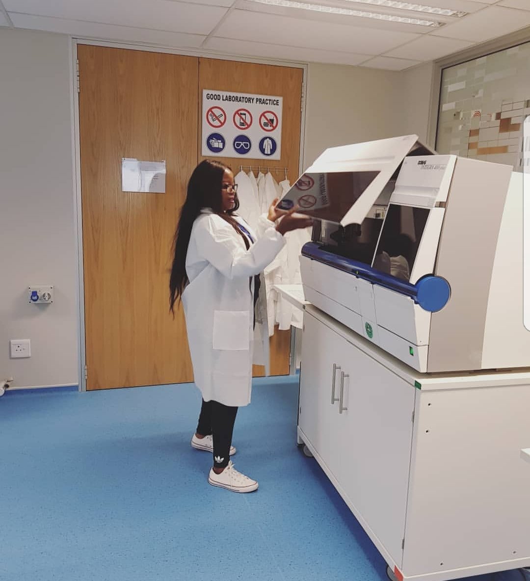 theodrine's tweet photo. @Kolie_Yola I am a Medical Technologist in Clinical Pathology 💉🔬💕.
#WomenInSTEM 
#WomenInScience 
#WomenInScienceHub
#BlackInSTEM https://t.co/Ry9VMopWrN
