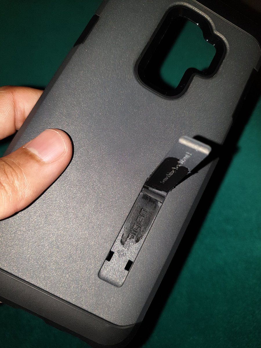 GregoryBonnie's tweet photo. @SpigenSupport sad to say but disappointed with the quality of the Spigen case for my S9 Plus. Not even a year old. The coloured variants of the Tough Armour line always peel off. #spigen https://t.co/iPvR8E9IVg