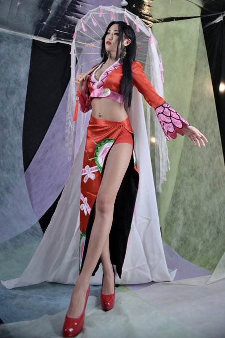 Twoucan 見下しすぎのポーズ の注目ツイート イラスト マンガ コスプレ モデル