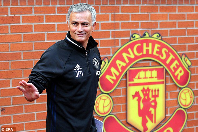 StretfordPaddck's tweet photo. José Mourinho will be back at Old Trafford as Tottenham manager on December 4th 2019!

Who'd have though that, eh? #mufc https://t.co/li0qr9XP2T