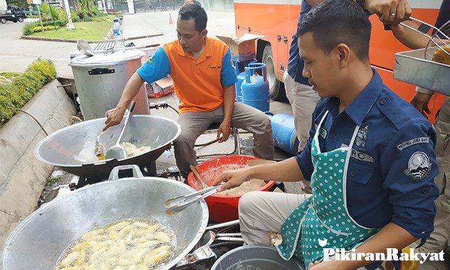 Bala-bala Jadi Makanan yang Ditunggu Saat Ada Bencana, Bukan Mi Instan dlvr.it/RJgKTm