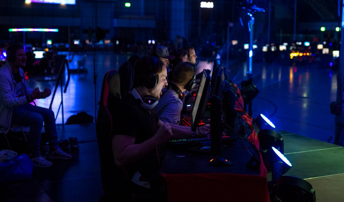 Cool pic from #Quostage2019. Was really close semifinals but unfortunately we lost at semifinals in overtime at third map :(. Maybe next year we will be in finals!?!?!. Thanks for all who cheered for us :-)! (especially couple cute gamerbois). Also huge thanks for <a href="/EsportsReason/">Reason eSports</a>!