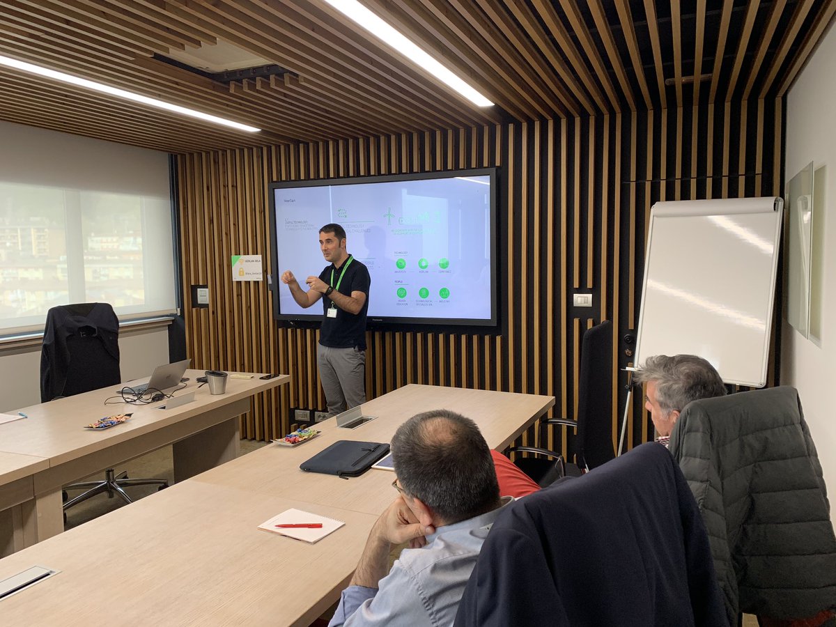 [#Espagne2019]
« Un modèle de collaboration combinant des activités de transfert de technologie, de recherche et de formation de personnel hautement spécialisé » 👉🏻 <a href="/IKERLANofficial/">IKERLAN</a> est aujourd’hui le partenaire technologique de confiance des grandes entreprises du pays !