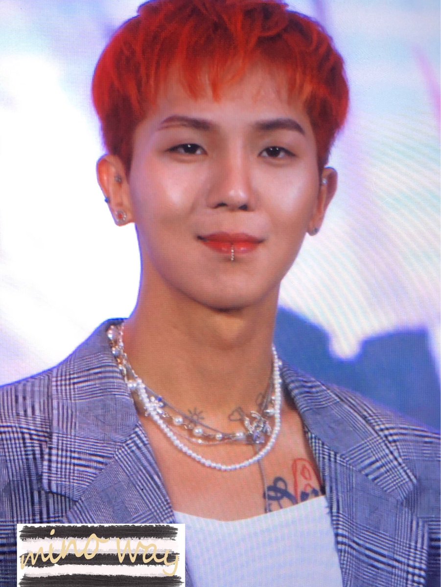 way_mino's tweet photo. 191120 칭다오 팬 사인회 previews #winner #mino #위너 #민호 @official_mino_ https://t.co/l0aZ1Tyz0J