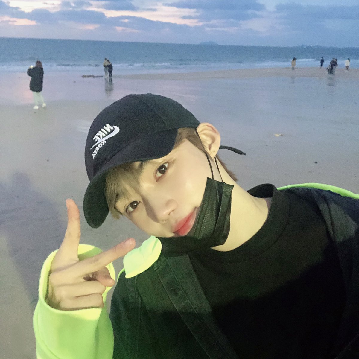 WE_THE_BOYZ's tweet photo. 나의 오랜 친구들과 #NewShot https://t.co/la6BrZZFJW