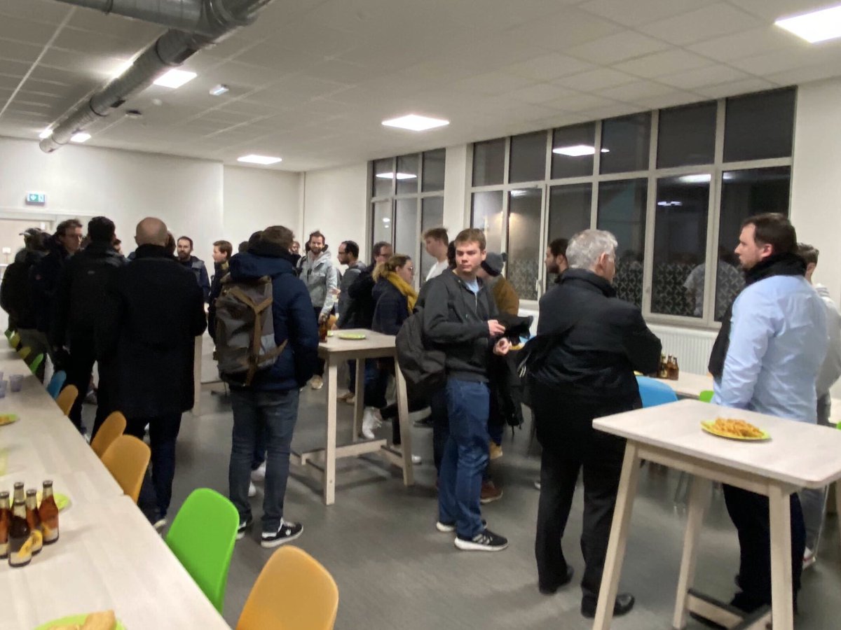SwiftLille's tweet image. Merci à tous d’être venus aussi nombreux pour cette session spéciale anniversaire 🎂 
Bravo aux gagnants et merci aux sponsors @rwenderlich et @jetbrains  pour les lots ♥️ @EFFICOMLILLE pour l’accueil au top 👌 et @heroesjobs pour les🍺 🍻