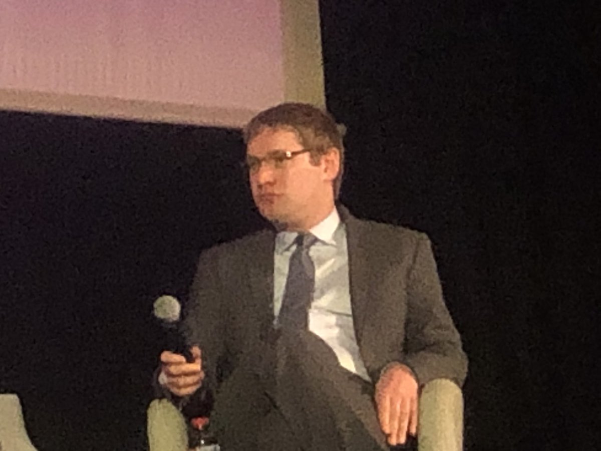 #CMTalk2019 : Tom Betts (FT), Frédéric Bedin (Paris Motion Festival et Hopscotch), Laurent Rossi (Groupe Renault) et Alexandra Montaron (Relaxnews) échangent avec <a href="/laurentguimier/">Laurent Guimier 🎙️💙</a> sur l’enjeu stratégique que constitue le contenu pour l’industrie automobile.