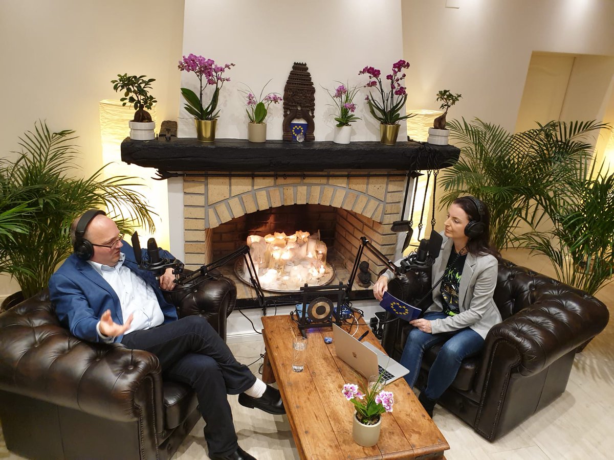 EuropeUnitedeu's tweet photo. 19.11.2019: #EuropeUnited Vorsitzende Dr. @NanaWalzer im Gespräch mit #SciFi Autor und Politikwissenschaftler Prof. Dr. Dirk van den Boom @Tentakelkaiser über #Menschlichkeit in Europa im #H64eu #MaxWratschgo #Europahaus. 🇪🇺 #Podcast mit @edi_wien @JEF_at demnächst! https://t.co/d54uhtCg5U