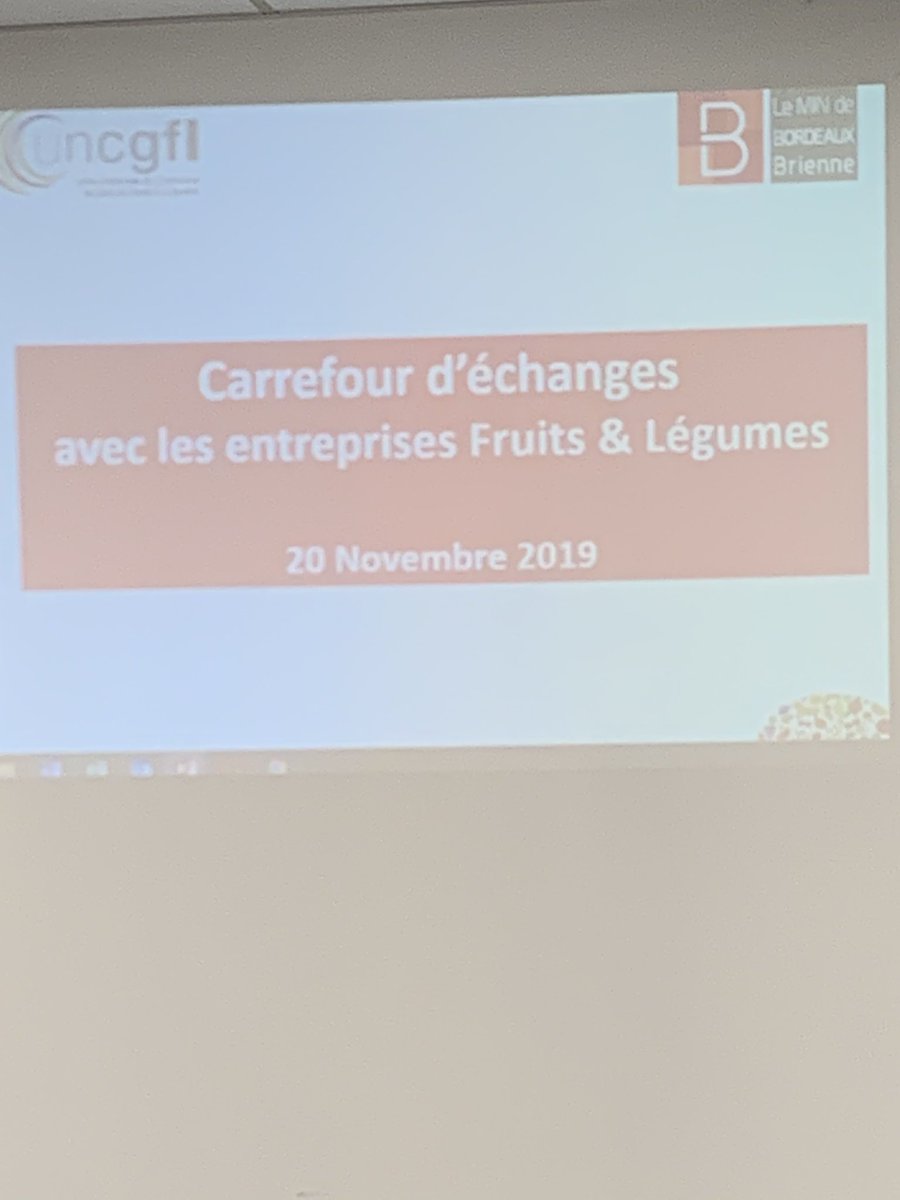 Ce matin @minbordeaux rencontre avec les professionnels des #fruitsetlegumes. @UNCGFL @CCIBdxGironde  #securitealimentaire #logistiqueurbaine #LesProduitsLocaux @Marchesdegros