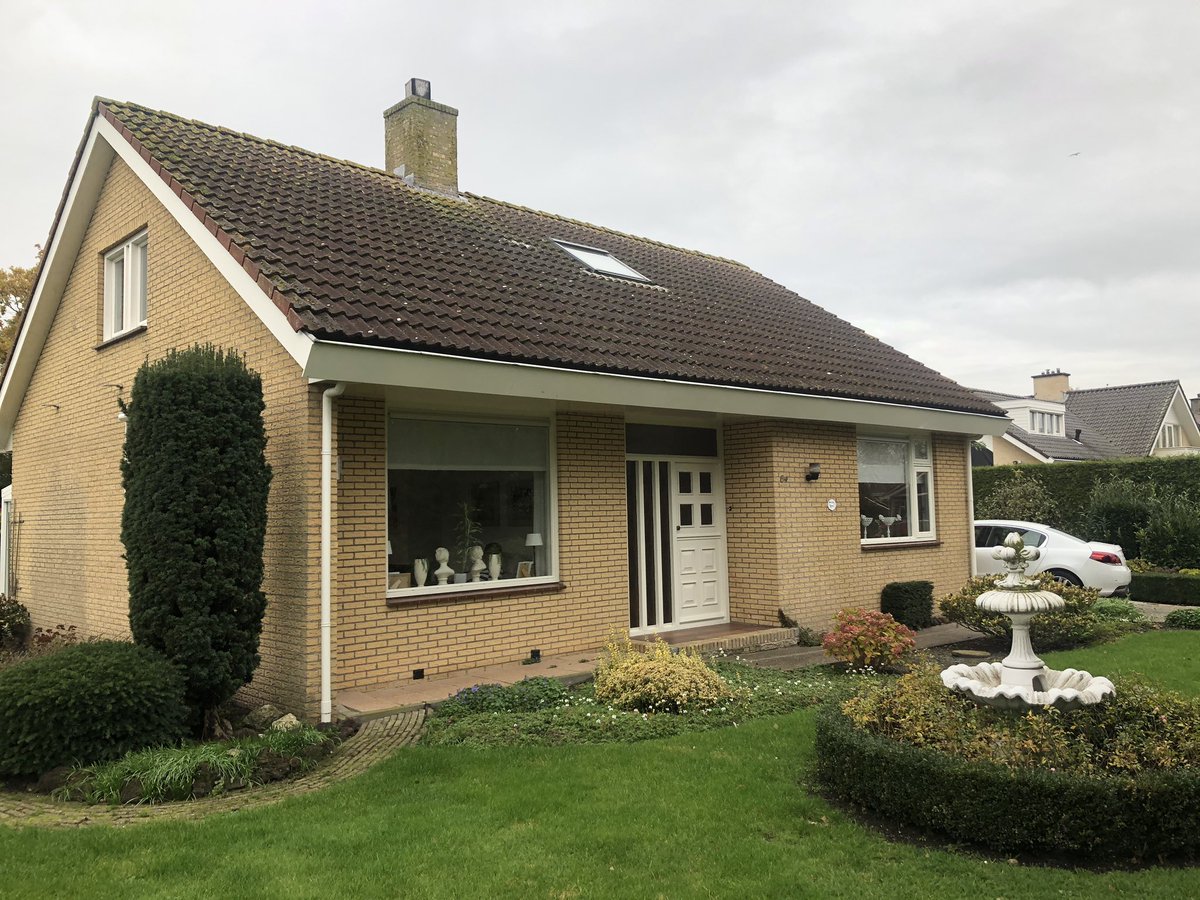 Nieuw in verkoop: de Reede 64. Mooie bungalow op mooie locatie bekijk de foto’s op hlvastgoed.com/284/Urk-de-Ree… en kom eens kijken.