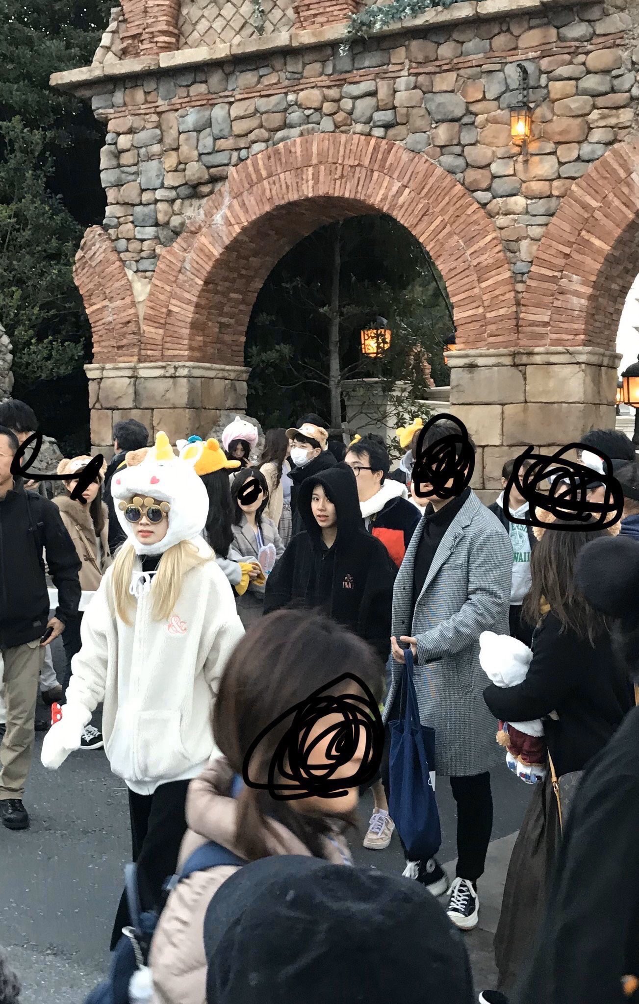 𝓂𝒾𝓁𝓀 Twiceちゃん達のディズニーに行く服装がめちゃくちゃラフな格好でめちゃくちゃ可愛い 特にダヒョンちゃんモコモコしてて可愛すぎるよ T Co Zupbvbv0lz Twitter