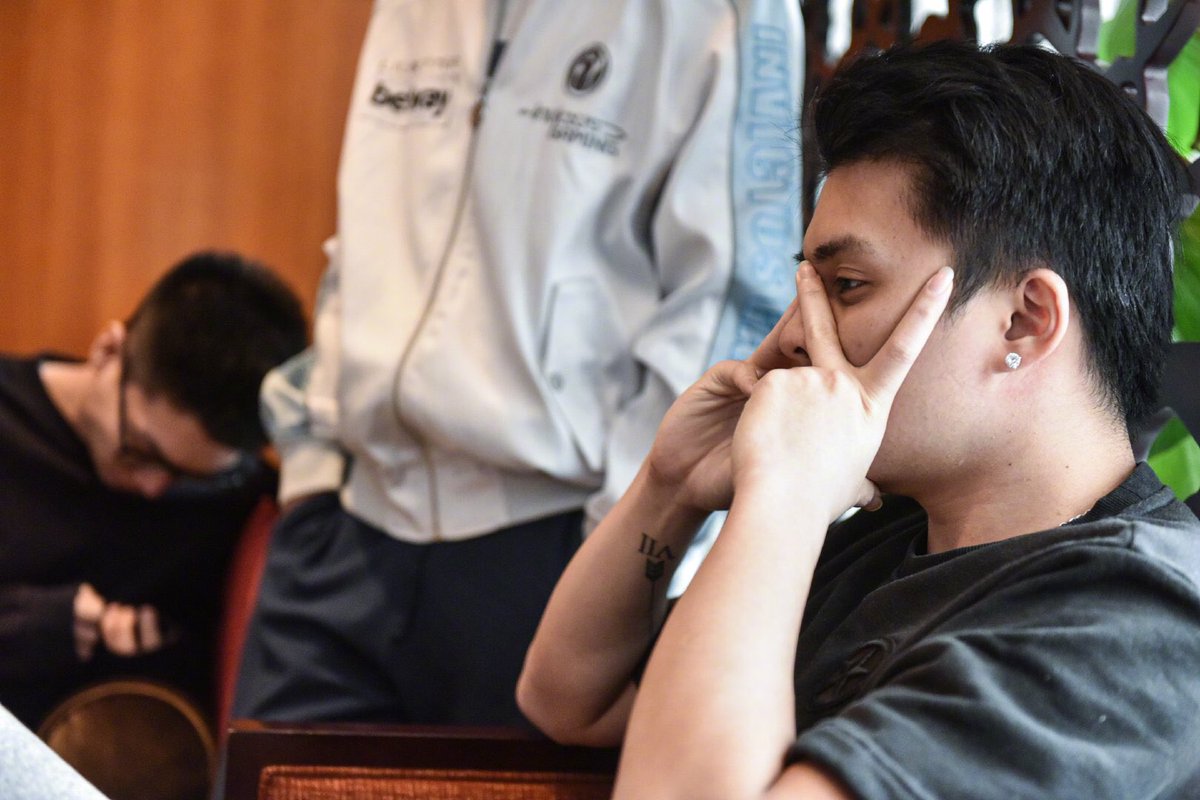 EJzkFd2X0AE0O_9?format=jpg&name=medium