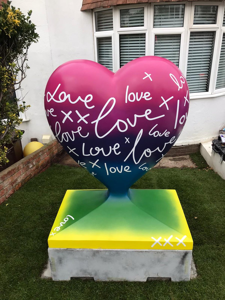 The stunning Sending Love, designed by @stcatherinescrawley very own Graphic Designer, Laura, is now safely in its new home! 🧡💜💛💚 #hearttrailuk #hearttoheart #stcatherineshospice #hospicecare @AskUnum