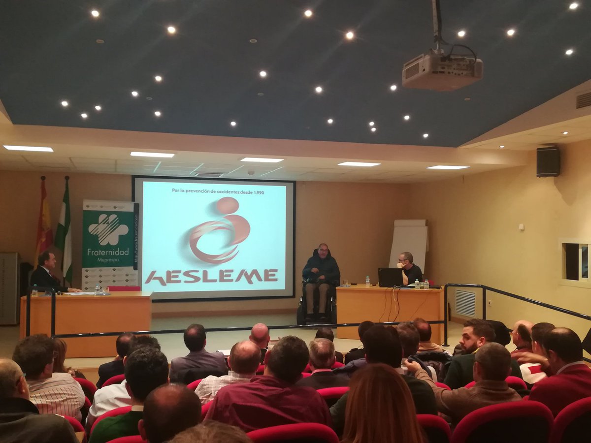 El Delegado de Aesleme, Fernando José Cañada nos habla de las distracciones al volante. El sueño y el móvil provocan accidentes #IIIJornadasSeguridadVial #prevención #Stopdistracciones