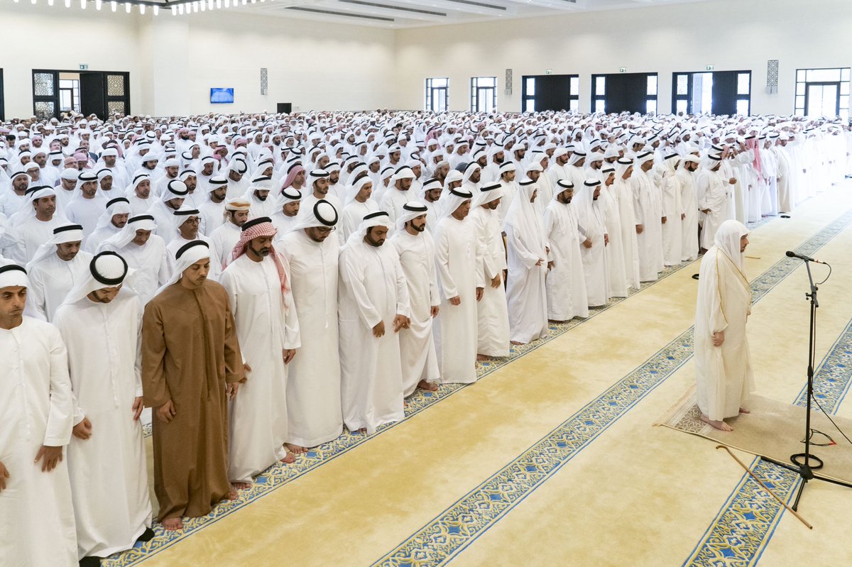 صحيفة الخليج مركز جامع الشيخ زايد الكبير يعلن أنه بعد أن Facebook