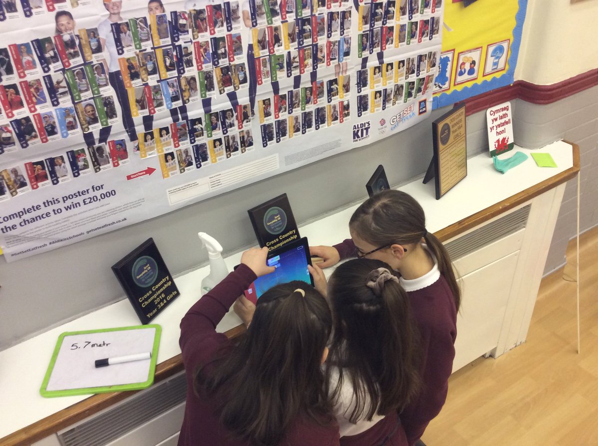 ysgolbroallta's tweet image. #pwllglo yn barod i hedfan y ‘drones’ ac ymateb i heriau #codio / Mr Jones class’ (group 1) ready to fly their #drones &amp;amp; solve some #coding challenges!
@Ex_Caelo
 
@EAS_STEM
 
@EAS_Digital