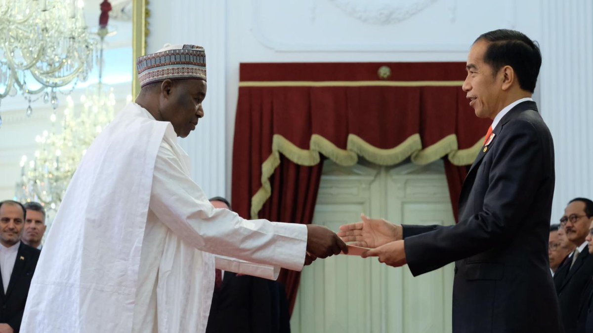 detikcom's tweet image. #Foto Presiden Joko Widodo menerima surat kepercayaan dari duta besar negara sahabat, Rabu (20/11/2019). Ada 14 negara yang menyerahkan surat kepercayaan. Berikut momennya! detik.id/6vX7GJ #Jokowi #Dubes
--
Foto: Andhika/detikcom