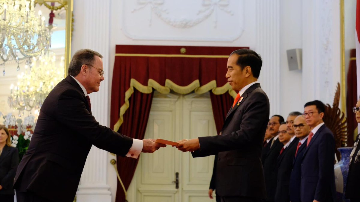 detikcom's tweet image. #Foto Presiden Joko Widodo menerima surat kepercayaan dari duta besar negara sahabat, Rabu (20/11/2019). Ada 14 negara yang menyerahkan surat kepercayaan. Berikut momennya! detik.id/6vX7GJ #Jokowi #Dubes
--
Foto: Andhika/detikcom