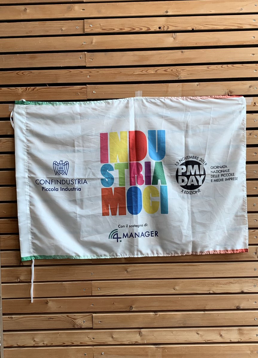 Luca_Massi's tweet photo. “Che cosa ti piace di più del tuo lavoro?” “Sentirmi a casa”. @maurovitiello1 racconta i segreti di @copying_srl ai ragazzi del Galilei di #tradate in visita per il #PMIDAY2019  #pmidayvarese @Univa_Stampa https://t.co/GAhB1alJXV