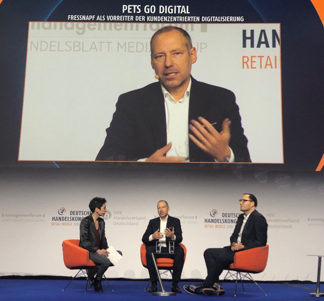 Kundenzentrierte Digitalisierung im #Handel: Matthias Hartmann, General Manager IBM DACH und Benjamin Beinroth, Senior VP IT &amp; Processes, Fressnapf Gruppe dazu auf dem Deutschen <a href="/handelskongress/">Handelskongress</a>. Mehr auf dem IBM Stand F17 oder unter ibm.co/2rUb3SX #dhk19 #Retail