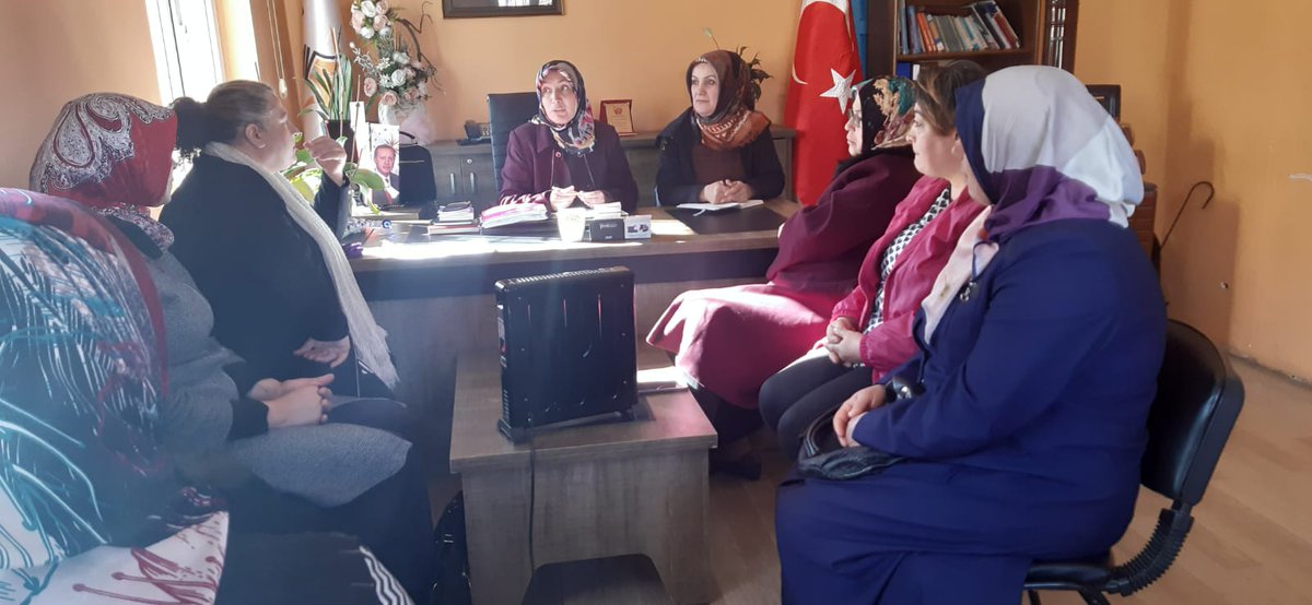 Ak Parti İl Kadın Kolları Edremit İlçe Koordinatörü Selma KÖSEM Edremit Kadın Kolları Başkanı Yüksek KARACAN ve Teşkilatı ile biraraya gelerek istişare toplantısına katıldı. Toplantımızın hayırlara vesile olmasını dileriz.