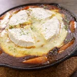 レトルトカレーで至福の一時を!「魅惑のカマンベール焼きカレー」のレシピ!