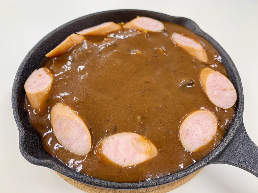 レトルトカレーで至福の一時を！「魅惑のカマンベール焼きカレー」のレシピ！