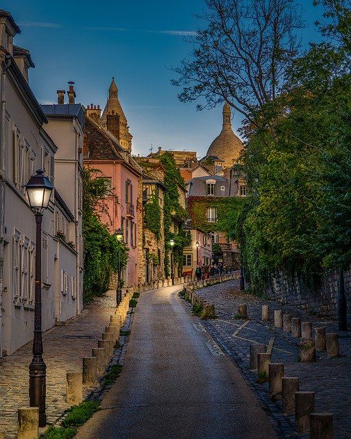 Scene From Montmartre in Parisby pierre9x6 https://pixabay.com/p-4546007