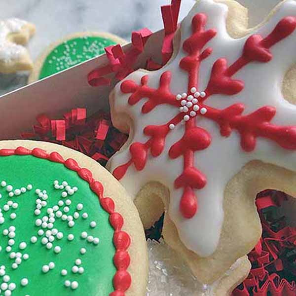 FoodalBlog's tweet photo. Decorate Holiday Cookies Like a Pro: The Ultimate Guide to Royal Icing https://t.co/izLSXokRhk #NationalCookieDay #holidaybaking #sugarcookies #cookiedecoratingtips #royalicing #bakingtips https://t.co/yAFpGAkMRY