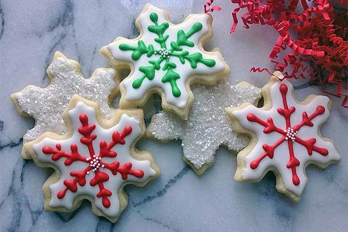 FoodalBlog's tweet photo. Decorate Holiday Cookies Like a Pro: The Ultimate Guide to Royal Icing https://t.co/izLSXokRhk #NationalCookieDay #holidaybaking #sugarcookies #cookiedecoratingtips #royalicing #bakingtips https://t.co/yAFpGAkMRY