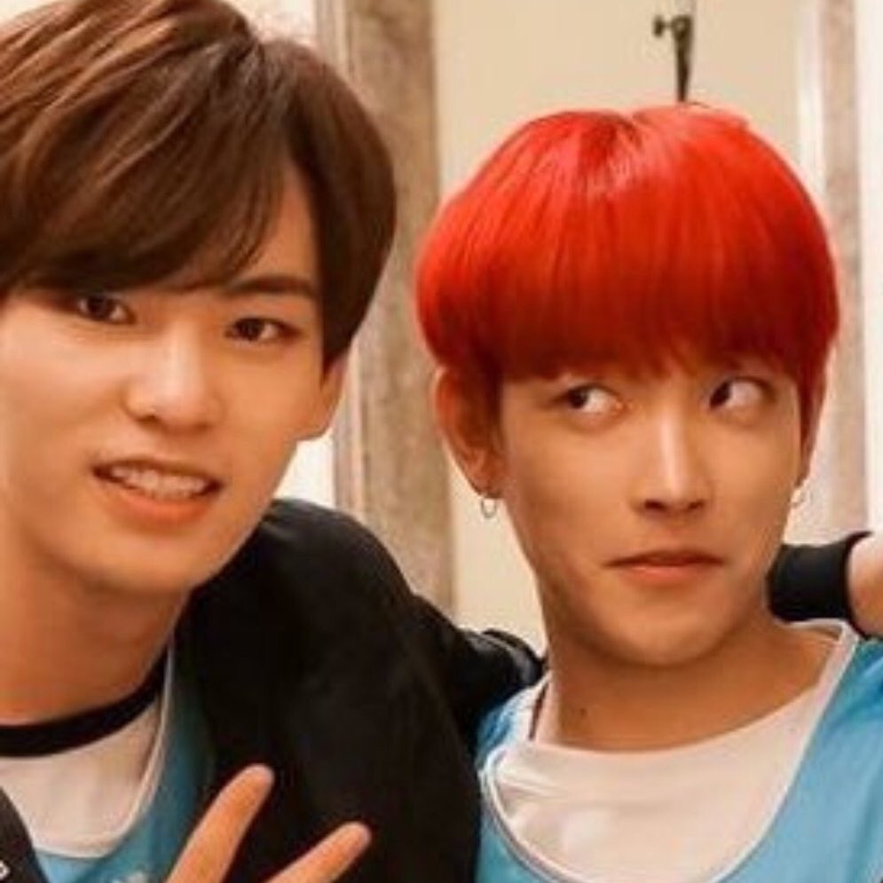  #UNINE Mingming with Hongjoong during  #MAMA2019 They're friends since Mixnine @ATEEZofficial  #ATEEZ    #에이티즈  