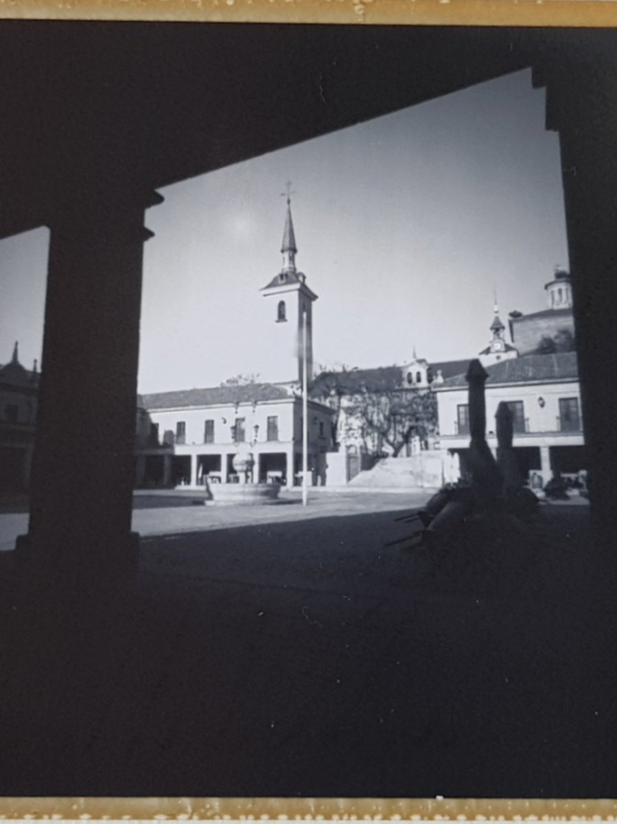 JulioVet_photo's tweet image. Plaza de #Brunete con #Polaroid665 (tb negativos!) y #Polaroid669 😎 #packfilm #vintagecamera  #expiredfilm #instantphotography #ishootfilm