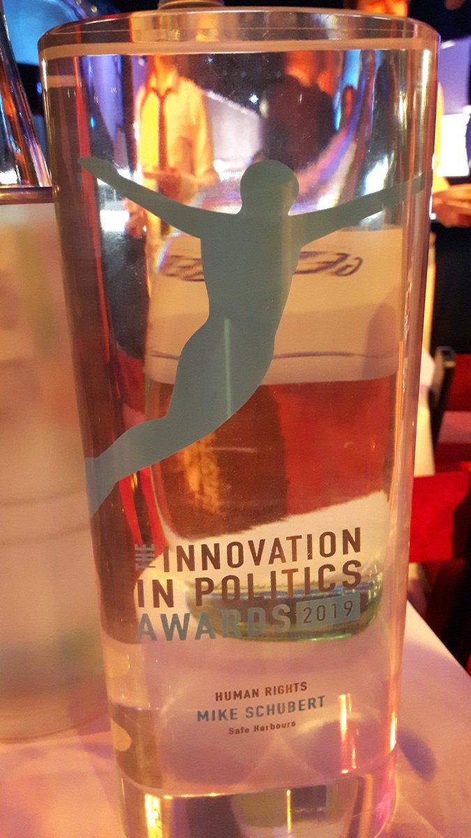 LH_Potsdam's tweet photo. @LH_Potsdam gewinnt den Innovation In Politics Award 2019 für das Projekt Städte Sichere Häfen mit #OBMSchubert und in Zusammenarbeit mit #Seebruecke - wir freuen uns sehr!!! Dezernent Dieter Jetschmanegg nahm den Preis entgegen und dankte den Bürgermeistern und Seenotrettern https://t.co/ma5DSCG3Lx