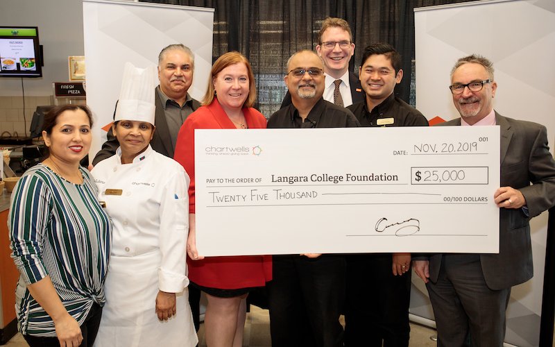 langaracollege's tweet photo. Thanks you @ChartwellsCA for your continued support of Langara College students! After creating its sixth endowed award earlier this year, Chartwells donated a further $25,000 to enhance the Chartwells Student Engagement Award. Learn more: https://t.co/eZxhfIwMRX #Beyond49 https://t.co/I1kz8b8Ccu