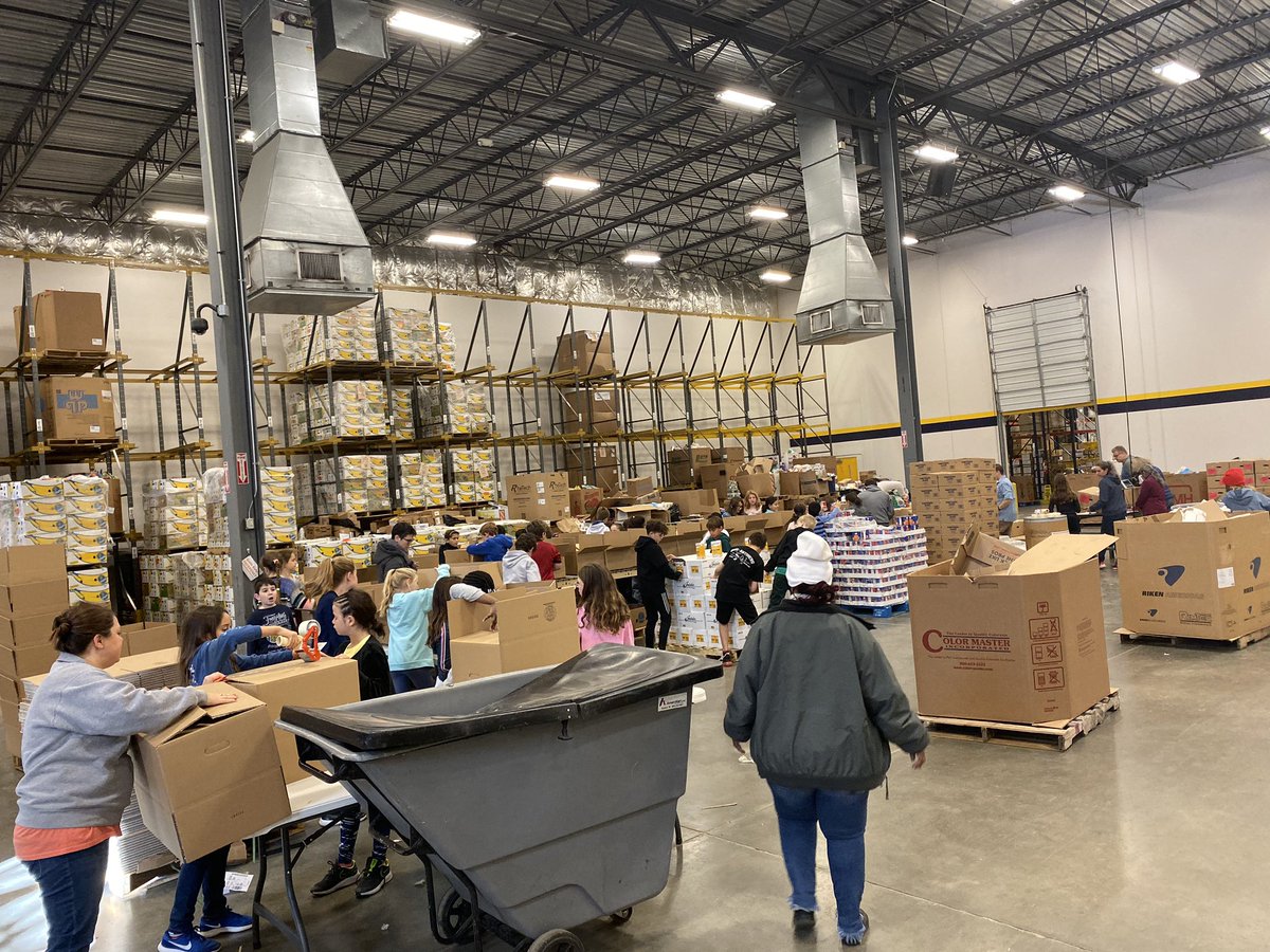 KA_teach's tweet image. Another full day of action! We spent the day learning about food insecurity and how we can make a difference. @ACFB #WednesdayThoughts #aislearns #TakeAction