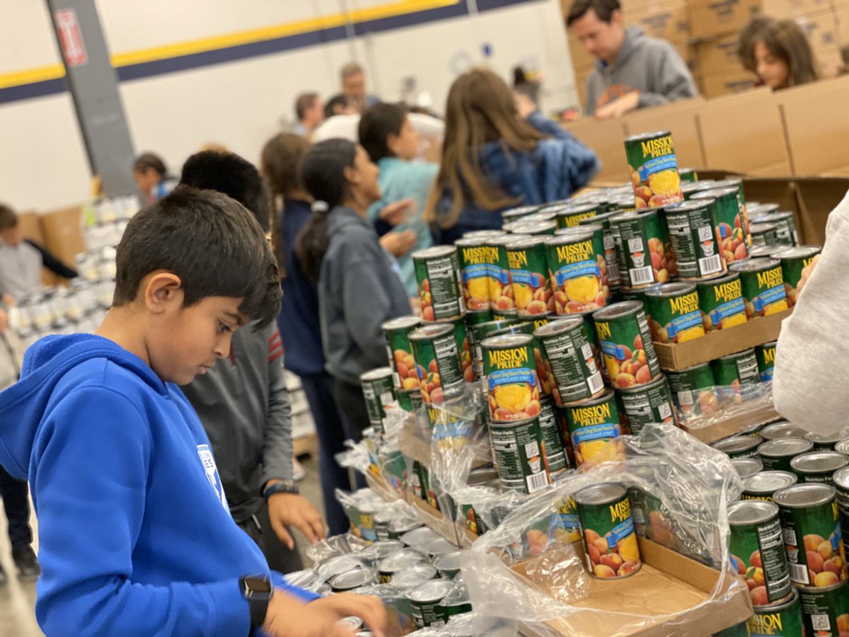 KA_teach's tweet image. Another full day of action! We spent the day learning about food insecurity and how we can make a difference. @ACFB #WednesdayThoughts #aislearns #TakeAction