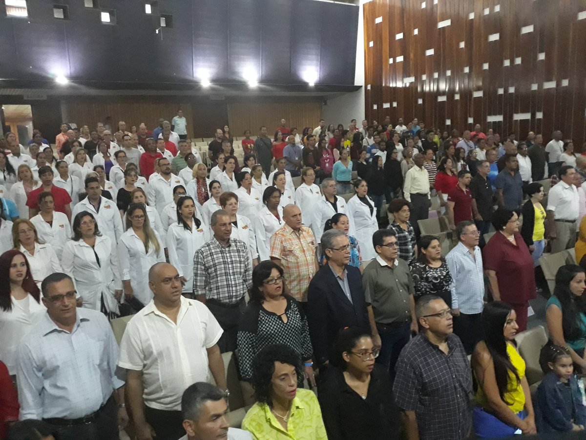 RosangelaOrozco's tweet photo. #04DIC19| Desde la @casa_bello en el @MPPEDUCACION Celebramos el Dia del Educador Cubano en Venezuela, desde la llegada de la Revolución a Cuba hoy cuenta con mas de 1.400.000 mil  profesionales.
#AlianzaProductivaDePaz https://t.co/FHaTzD5cU7