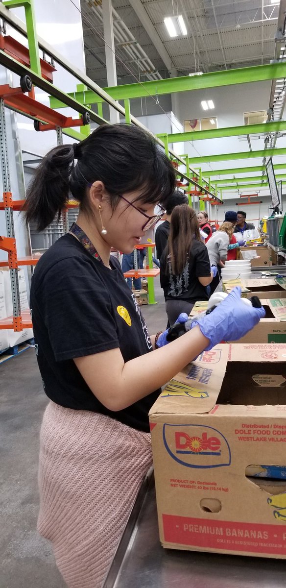 KerrTechnology's tweet photo. Kerr's Students for Humanity volunteered at the Houston Food Bank today to help our community. #AliefKerr https://t.co/LWqHK8vMmv