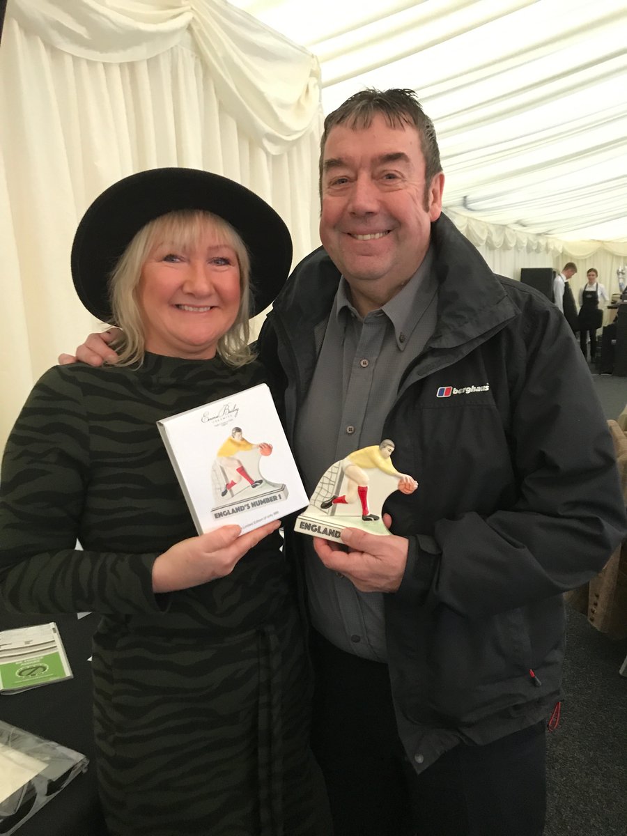 EmmaMayBailey's tweet photo. Hello #staffordshirehour :) Pictured with Robert Banks.
I'm proud to announce a limited edition ceramic figurine of our local hero and National treasure "GORDON BANKS OBE ."
"Englands number 1 !" A true legend.
Available now https://t.co/ZgMGtbrd0r
@stokecity #1966worldcup https://t.co/Y7bJdPXsAy